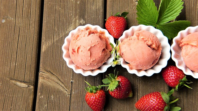 The Science Behind the Perfect Scoop: Understanding the Art of Making Homemade Ice Cream
